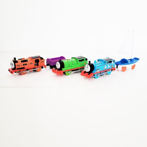 Thomas & Friends Trackmaster Bridge Lift Thomas & Skiff with Percy and Nia - Picture 4 of 8